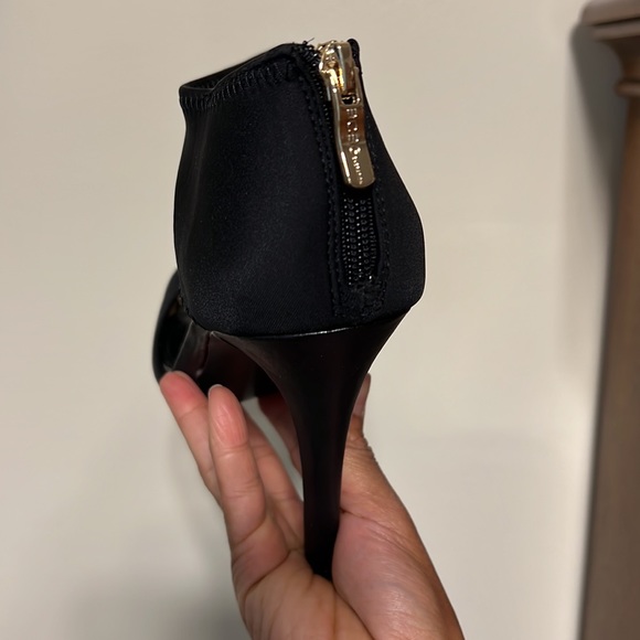 BCBG generation Black/gold open toe shoes. High heel. - Picture 4 of 5